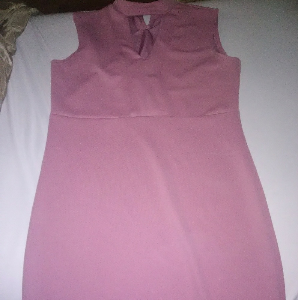 Pink form fitting dress 👗